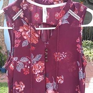 Xhilaration floral top